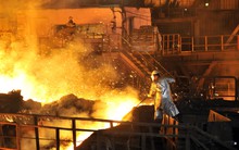 Láng giềng Việt Nam mạnh tay cấm xuất khẩu hàng loạt khoáng sản thô: Át chủ bài để "giàu bền vững"?