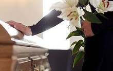 Tình cảnh khó khăn của người dân Anh nhìn từ các đám tang: Việc qua đời cũng ngày một đắt đỏ