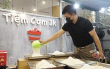 Con gái mất vì ung thư, bố mở tiệm cơm 1 nghìn giúp đỡ trẻ bệnh K