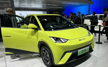 Hãng xe sắp xây nhà máy tại Việt Nam tung siêu phẩm “tuyên chiến” với cả thế giới: Ô tô điện giá chỉ hơn 200 triệu đồng, có 1 tính năng không hề thua kém xe sang