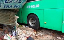 Xe giường nằm lao vào nhà dân, ít nhất 2 người chết, 3 người trọng thương
