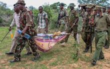 Kinh hoàng hàng chục ngôi mộ trong vườn nhà mục sư ở Kenya