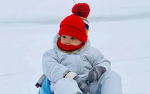 Có bố mẹ đam mê xê dịch, hành trình vi vu trời Tây của những em bé khiến ai cũng xuýt xoa