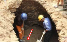 9 lần bị 'đánh thức' trong đêm, dân làng kéo tới thì phát hiện kho báu hơn 3 nghìn tỷ