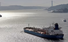 Xuất khẩu dầu thô chỉ tăng chứ không giảm dù bị châu Âu mạnh tay cấm vận, đây mới thực sự là mối nguy khiến Nga như "ngồi trên đống lửa"