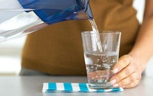 Dân mạng thi nhau đồn 'uống nước đun sôi để nguội lâu ngày gây ung thư': Chuyên gia khẳng định 'không có cơ sở'