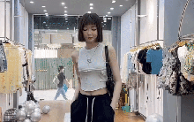 Cô chủ shop tạo trend “ngã mua không” trên mạng xã hội