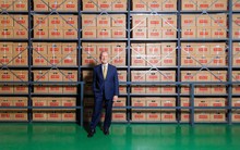 Vị đại gia làm giàu từ lĩnh vực kỳ lạ: ‘Cầm hộ’ giấy tờ của người khác cũng thu về cả trăm triệu đô mỗi năm, mua bất động sản để 'sưu tập' chứ không bán