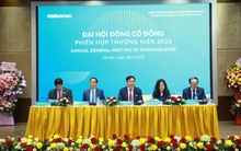 ĐHCĐ ABBank: Mục tiêu lợi nhuận tăng 68%, cổ đông chất vấn về bảo hiểm và giá cổ phiếu