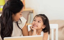 Nên nói gì khi con gào khóc và thắc mắc vì sao bố mẹ phải đi làm?