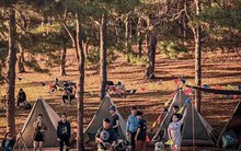 Du khách chuộng cắm trại vùng ven, dịch vụ kinh doanh lều trại 'hốt bạc'