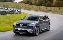 VinFast bất ngờ công bố chính sách thu mua lại xe điện: Siêu giữ giá, VF e34 đi 2 năm mất giá chưa tới 80 triệu đồng