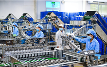 Công nghiệp suy giảm là 'dấu hiệu lạ'