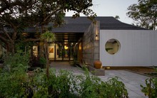 Độc lạ nhà cấp 4 dùng mái để làm điều hòa hai chiều