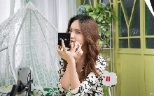 Bắt kịp xu hướng 'kinh doanh online' đang lên ngôi, chủ khách sạn kiếm tiền khủng nhờ cho thuê phòng livestream bán hàng