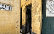 Hình ảnh nhà vệ sinh ở Hà Nội xuống cấp, bị người dân lấn chiếm