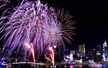 Rực rỡ 'đại tiệc' pháo hoa mừng ngày đất nước thống nhất