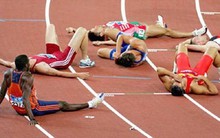 Các ngân hàng “hụt hơi” trong việc phát triển thu nhập dịch vụ