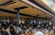 Quán ăn trung tâm thương mại đông nghịt khách, chờ 30 phút chưa được phục vụ