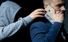 Điện thoại iPhone có một nút màu xanh: Nhìn là biết ngay có bị kẻ gian theo dõi hay không?