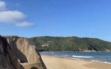 Hành trình khám phá bãi biển cát trắng "bí ẩn" ở Việt Nam