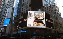 40 USD cho video 15 giây: Cách người trẻ Trung Quốc 'tạo dựng thanh danh' trên quảng trường nổi tiếng nhất nước Mỹ