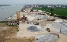 Trạm trộn bê tông, nhà xưởng 'băm nát' hành lang thoát lũ và đê sông Hồng