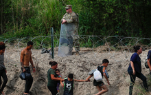 Người Việt mắc kẹt cả tuần ở biên giới Mexico để chờ vào Mỹ