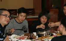 Họp lớp sau nhiều năm: 3 học sinh kém kiếm hơn chục tỷ đồng/năm, 2 học sinh giỏi ngồi im ngượng ngùng: Bí quyết thành công là gì?