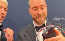 Kiếm gần 228 tỷ đồng mỗi năm nhưng tiền vệ ngôi sao của MU vẫn sử dụng mẫu iPhone 'đời cổ' ra mắt từ 6 năm trước