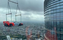Màn phô trương sự giàu có độc nhất vô nhị: Cẩu siêu xe 2 triệu USD lên căn penthouse tầng 57 đắt đỏ, nhận về cái kết chính chủ không ngờ tới