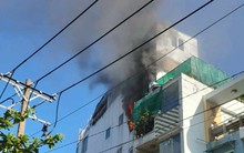 Cháy lớn trong căn nhà 4 tầng, nhiều người ôm tài sản tháo chạy