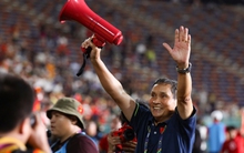 Những hình ảnh ít thấy của HLV Mai Đức Chung trong ngày làm nên lịch sử cùng tuyển nữ Việt Nam