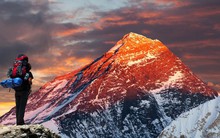 Tại sao đỉnh Everest lại tạo ra tiếng ồn vào ban đêm?