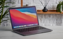 Tiếp tục giảm giá mạnh, chiếc laptop bán chạy nhất Việt Nam lập đáy mới, chưa bao giờ thấp đến vậy