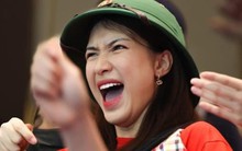 Hòa Minzy đội mũ cối cổ vũ tại SEA Games 32 gây sốt với khán giả quốc tế