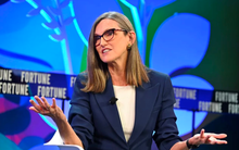 Chuyện về nhà đầu tư hot nhất nhì Phố Wall: Mất 2 tỷ USD trong 'chốc lát', càng rót tiền càng lỗ nhưng hàng triệu người vẫn 'học theo'