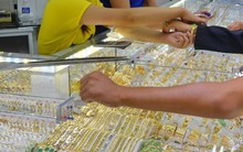 Giá vàng nhẫn rớt thảm, người mua lỗ nặng