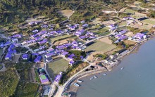 Sự thật về hòn đảo màu tím lịm đẹp mộng mơ: Cách Việt Nam gần 3.000km, giới trẻ đổ xô đến tận mắt chiêm ngưỡng