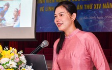 Kình ngư Ánh Viên diện áo dài thuyết trình Nghiên cứu khoa học về bơi lội, giành luôn giải Nhất