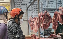 Vì sao thịt heo ế nhưng giá heo hơi vẫn tăng nóng?