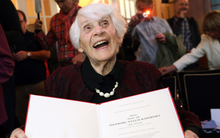 Bi kịch của cụ bà lấy bằng tiến sĩ ở tuổi 102