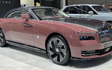Xe mới của Rolls-Royce đắt khách chưa từng có, người mua phải chờ 2 năm