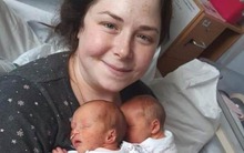 Đẻ sinh đôi thấy có điểm lạ, bà mẹ choáng váng khi biết sự thật, lịch sử loài người chỉ có 10 trường hợp