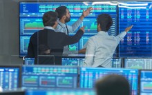 Khối ngoại bán ròng khớp lệnh gần 2.700 tỷ đồng từ đầu tháng 5, điều gì đang xảy ra?