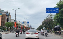 Xe máy, ô tô ngang nhiên lấn đường, tiềm ẩn nguy cơ tai nạn