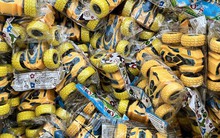 TP HCM: Thu giữ cả kho đồ chơi trẻ em không rõ nguồn gốc ở quận 7