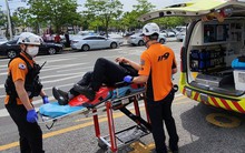 Hàn Quốc: Hành khách mở tung cửa máy bay trên không trung