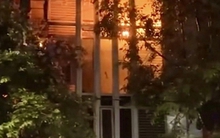 Clip: Chi nhánh ngân hàng ở Đắk Lắk bốc cháy trong đêm