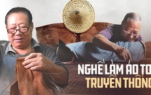 Cụ ông đan những chiếc áo mưa mà thời nay không ai dùng